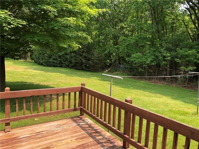 Building Photo - 161 Hines Rd