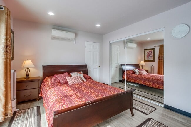 Building Photo - Gorgeous luxury flat with ocean view in La Jolla. Gustavo Lopez