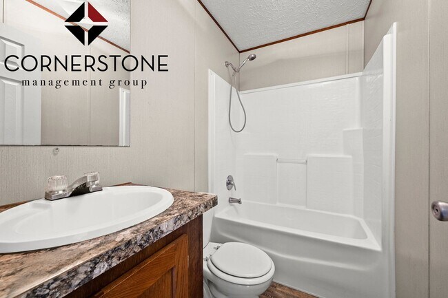 Building Photo - Cozy 3-Bed, 2-Bathroom Trailer Home Available for Rent! Located off of Strawberry Lane in Albany!