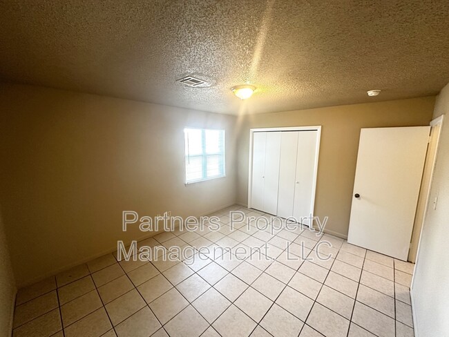 Building Photo - 111 N Pine Ave