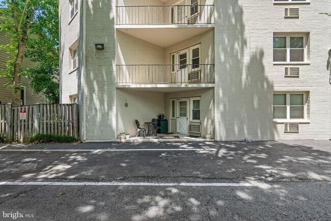 Building Photo - 7630 Tomlinson Ave