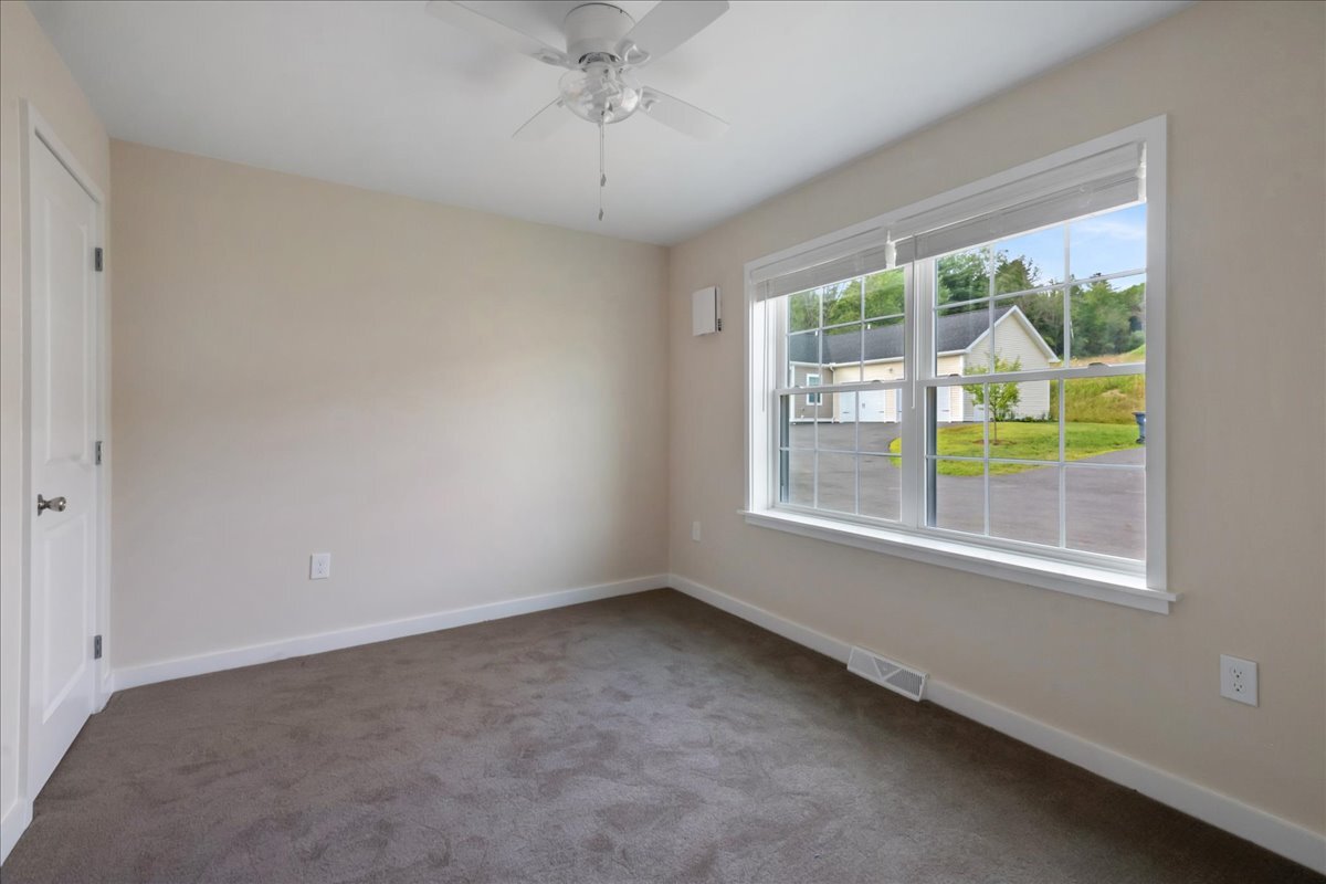 Building Photo - 14 Payton Ln