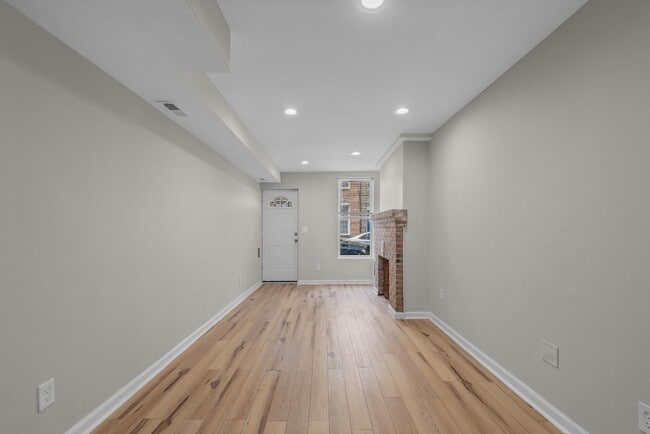 Building Photo - 207 S Regester St