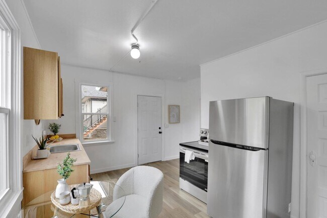 Building Photo - Lovely 1-Bedroom Unit in the heart of Spokane