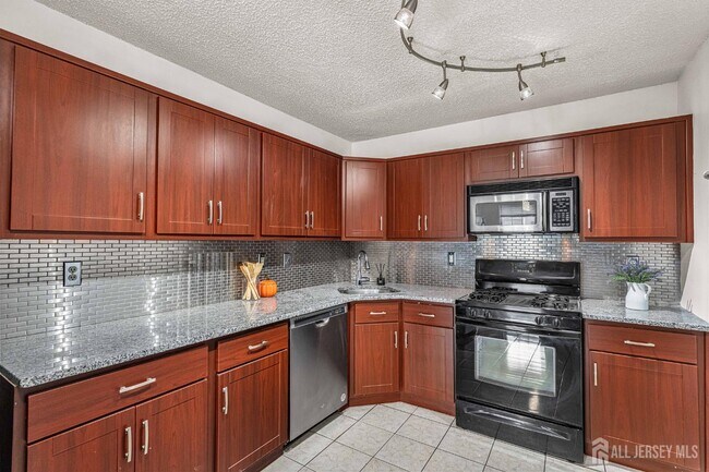 Building Photo - 115 Albury Way