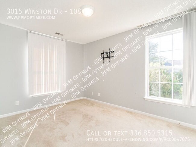 Building Photo - 3015 Winston Dr