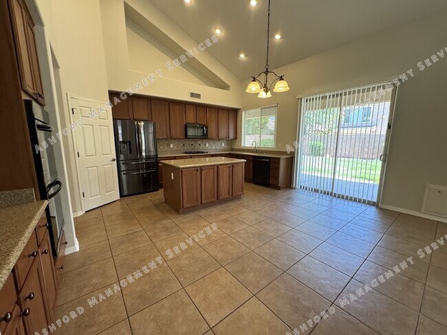 Building Photo - Beautiful 4-Bedroom, 3-Bath Home in Phoeni...