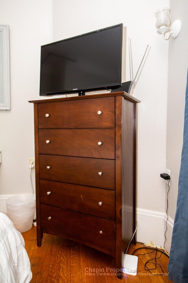 Building Photo - 1025 Beacon St