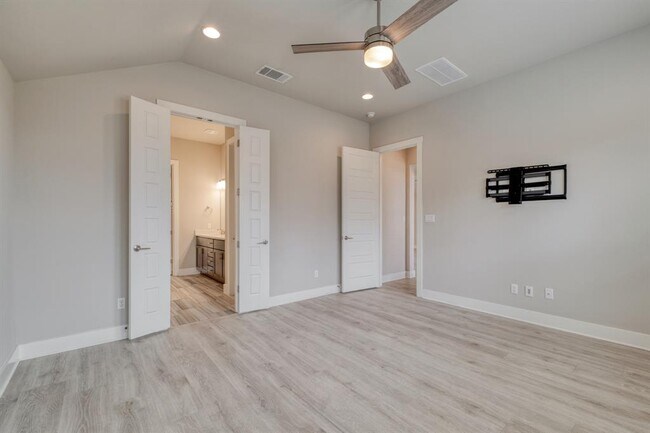 Building Photo - 4600 Post Ln