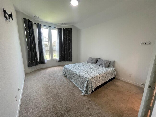 Building Photo - 3023 Dragonlet Ln