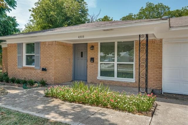 Building Photo - 4555 Sandra Lynn Dr