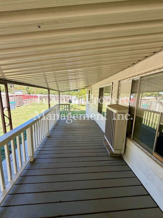 Building Photo - 3 Bedroom Home With Central Heat and Air