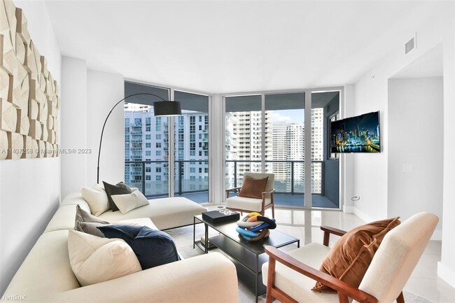 Building Photo - 2 br, 2 bath Condo - 1300 Brickell Bay Dr ...