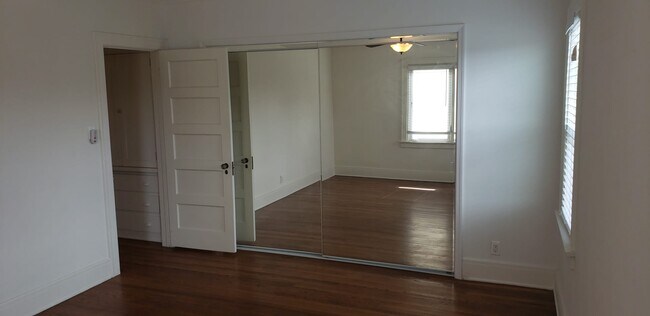 Building Photo - 1510 S Van Ness Ave