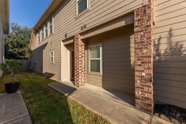 Building Photo - 11413 Hackmatack Way