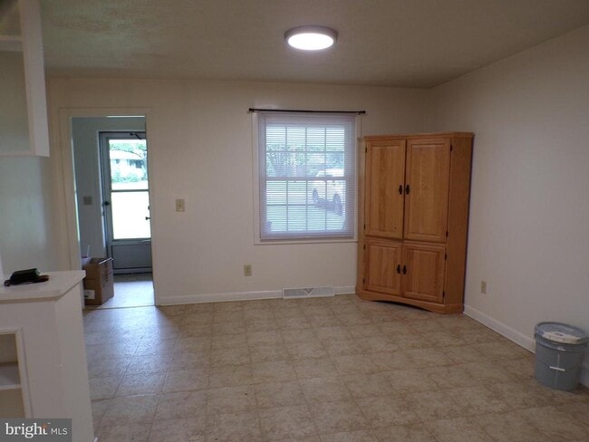 Building Photo - 111 Walnut Dr
