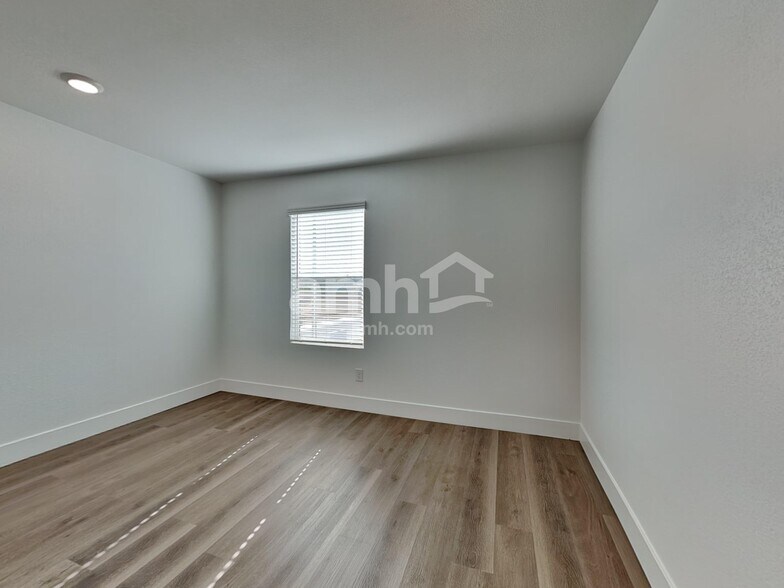 Building Photo - 5881 Iron Iss St