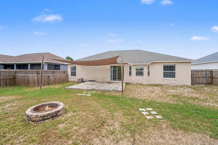 Building Photo - 865 Terranova Rd