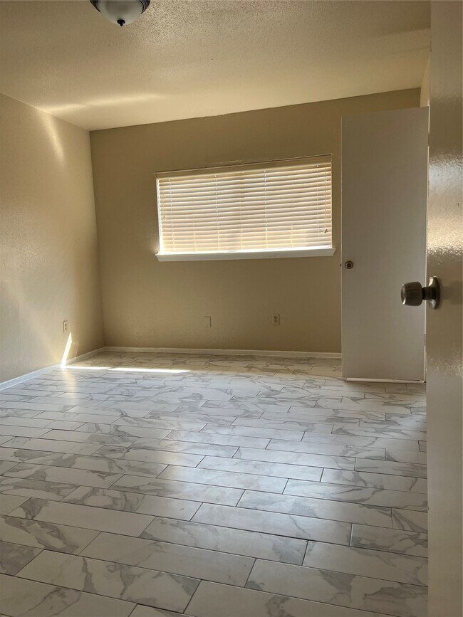 Building Photo - 2503 Ravenwind Rd