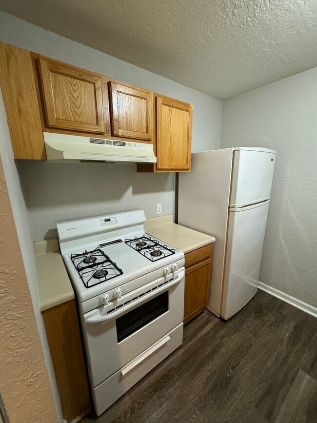 Building Photo - Come See This Beautiful Remodeled 2 Bed 1 Bath Condo in Mystic Woods! Available Now!