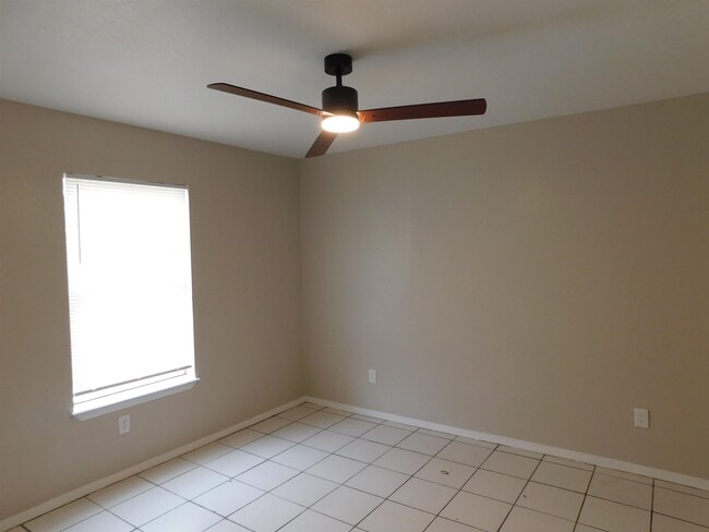 Building Photo - 105 Rockwell Way