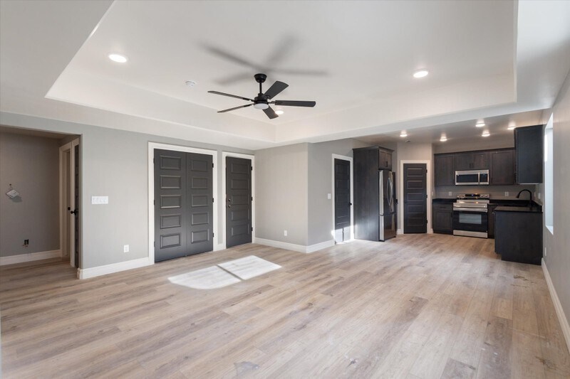 Building Photo - 657 1050 S