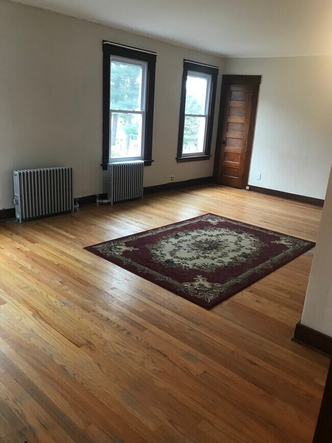 Building Photo - 58 S Elm St
