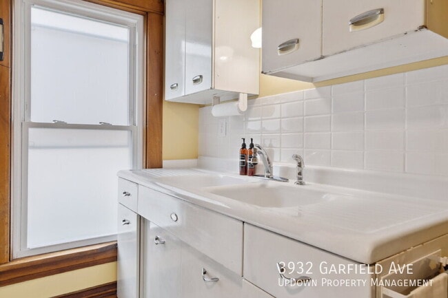 Building Photo - 3932 Garfield Ave