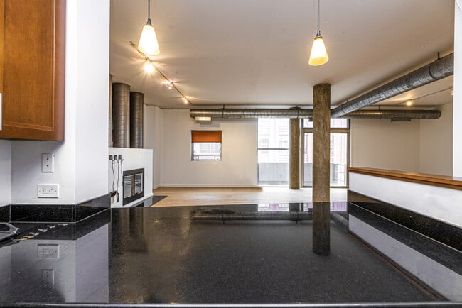 Building Photo - 939 W Huron St