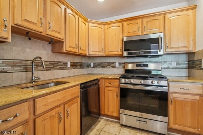 Building Photo - 315 Winthrop Dr