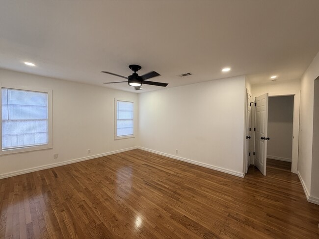 Building Photo - 914 Belmeade Dr