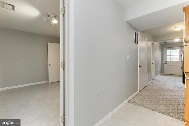 Building Photo - 7844 Snead Ln