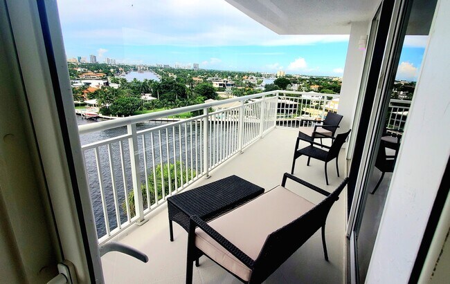 Building Photo - 511 Bayshore Dr