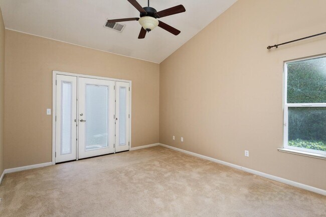 Building Photo - 1120 E Sawgrass Ave