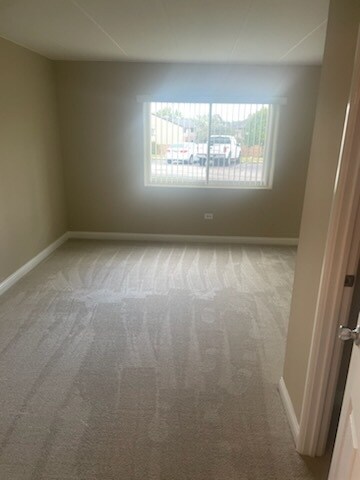 Building Photo - 580 Lawrence Ave