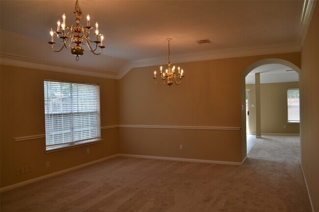 Building Photo - 2407 Pine Shadows Dr