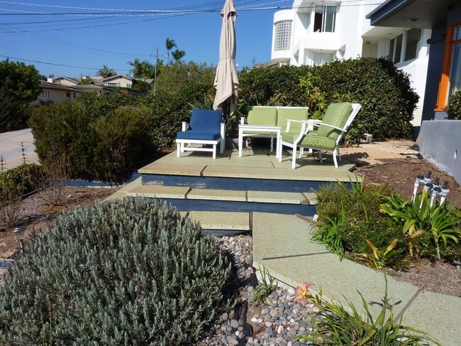 Building Photo - Close to Downtown! Mid-Century Modern Home...