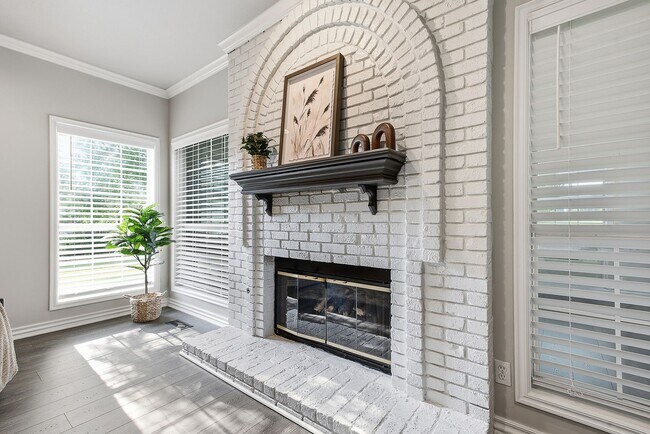 Building Photo - 408 W Fairway Ct