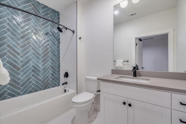 Building Photo - 3000 Duval St