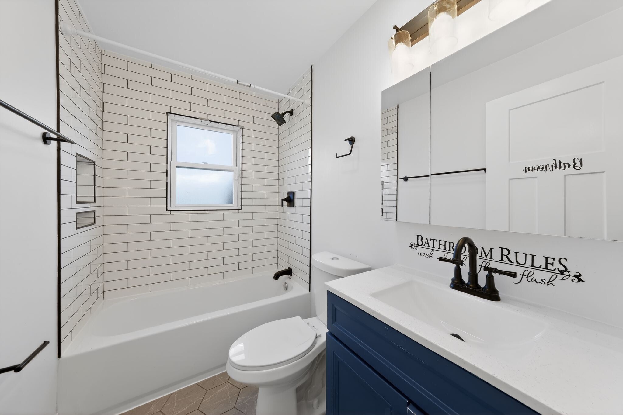 Building Photo - 225 Meadow Ln