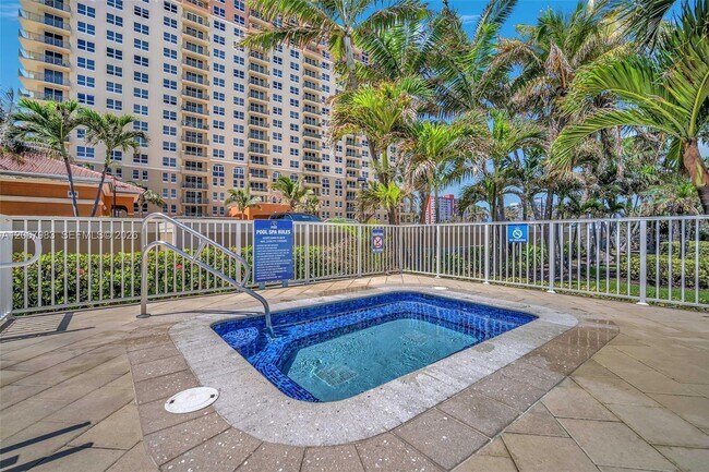 Building Photo - 2030 S Ocean Dr