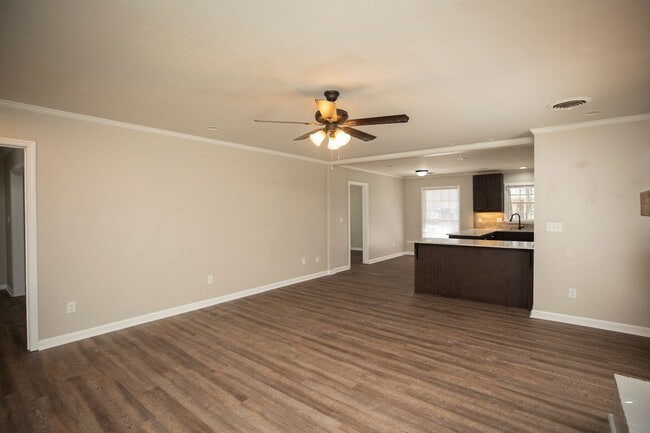 Building Photo - ** 4 bed 2 bath located by Montgomery Academy ** Call 334-366-9198 for a self showing