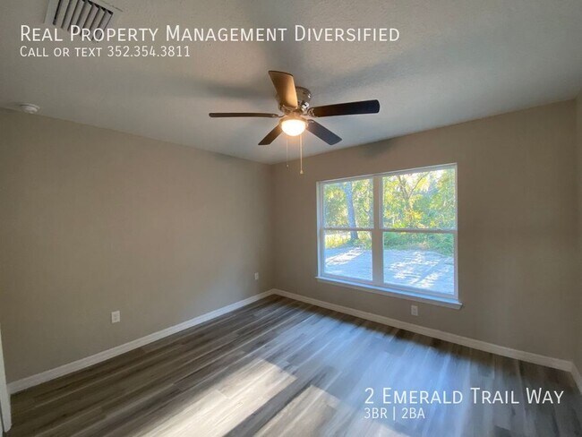 Building Photo - 2 Emerald Trail