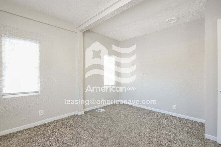 Building Photo - 1138 Queen St