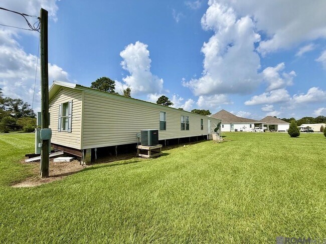 Building Photo - 44126 Loop Rd
