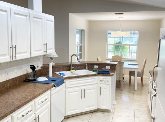 Building Photo - 1012 Laurel Ave