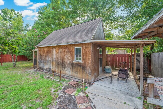 Building Photo - 3101 Lynn Dr