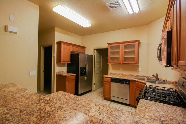 Building Photo - 5806 Redstone Rim Dr