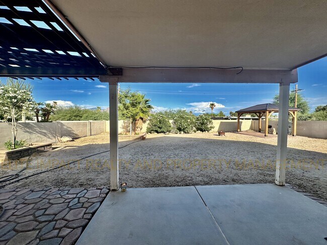 Building Photo - 7510 N Thornwood Rd