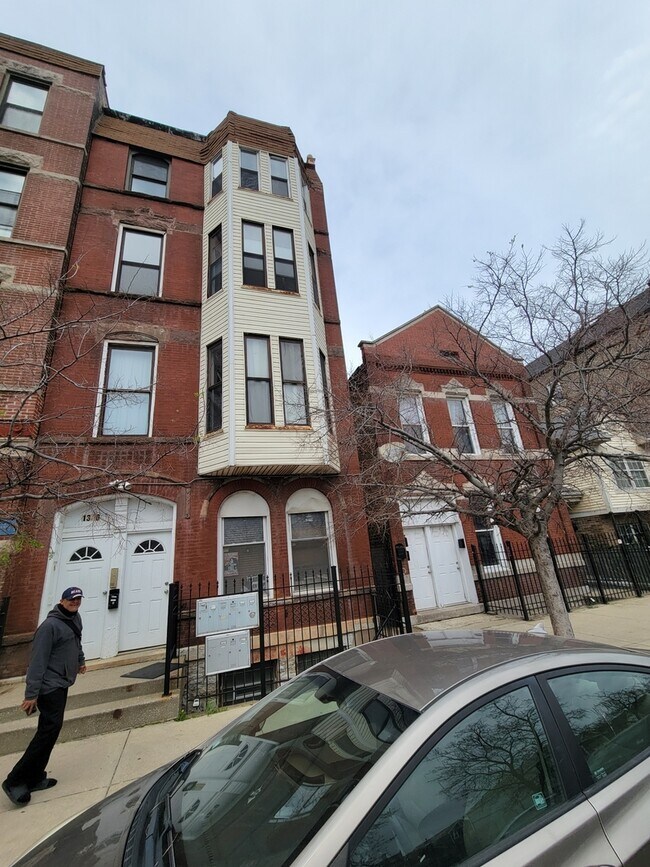 Primary Photo - 1340 W 18th Pl